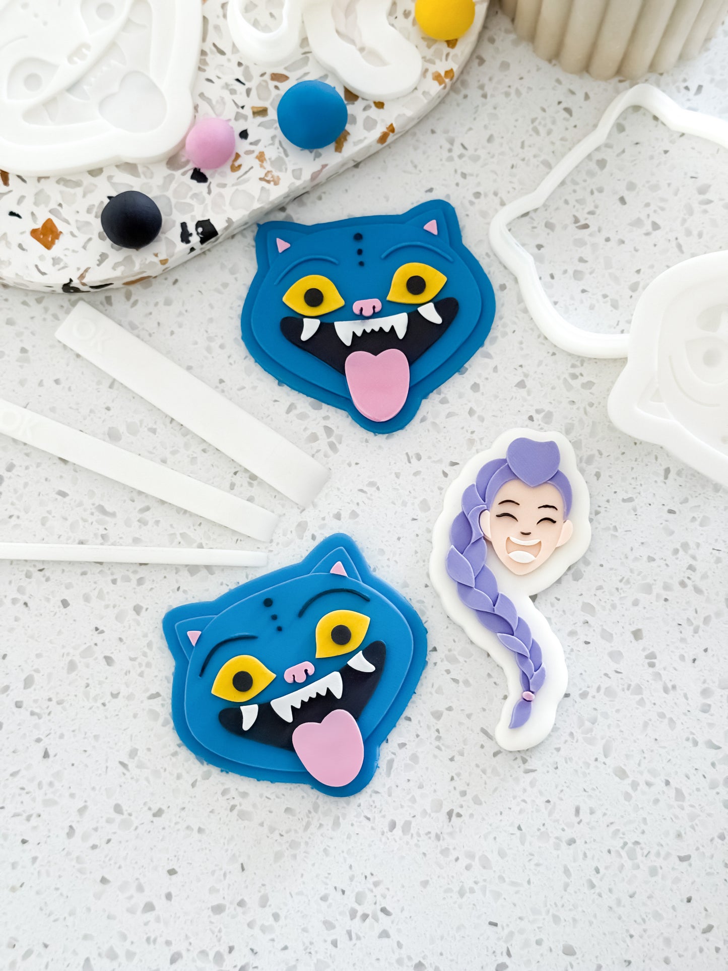 Pop Star Braid Stamp & Cutter - Perfect for Fondant & Sugar Cookies