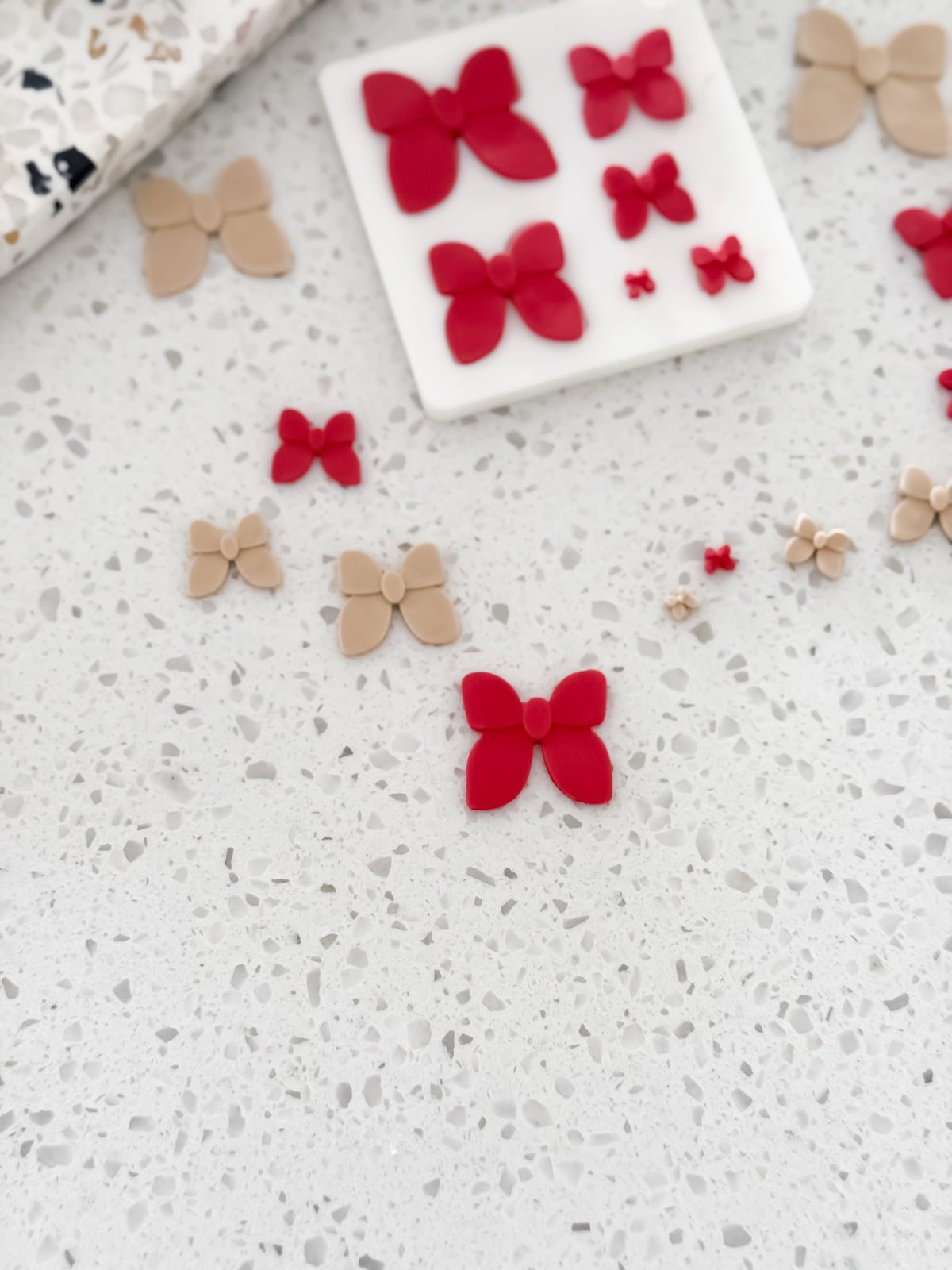 Close up of Classic Bow fondant details