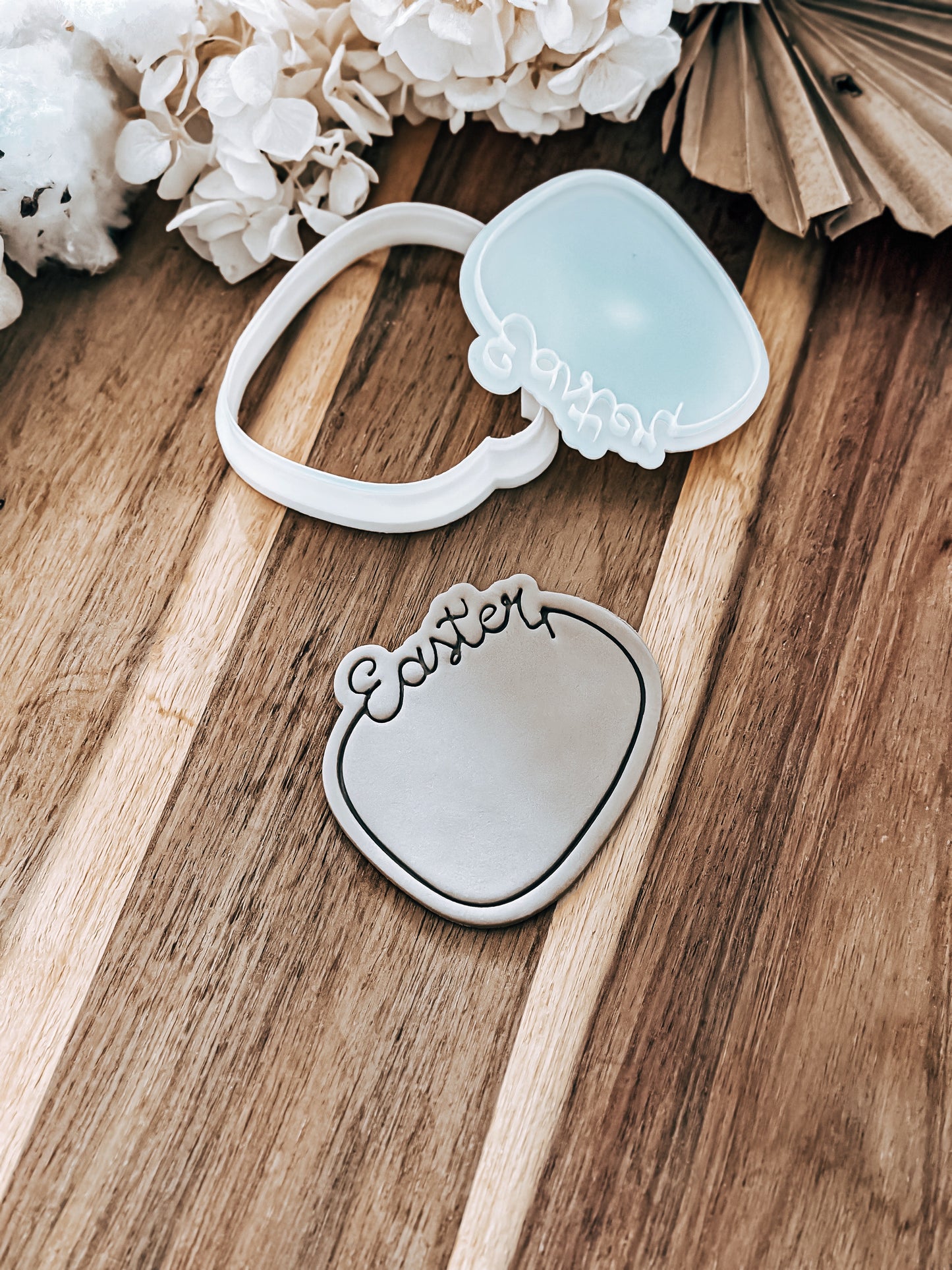 Easter Script Outline Egg - Cookie Stamp and Cutter - Ideal for Fondant & Sugar Cookies