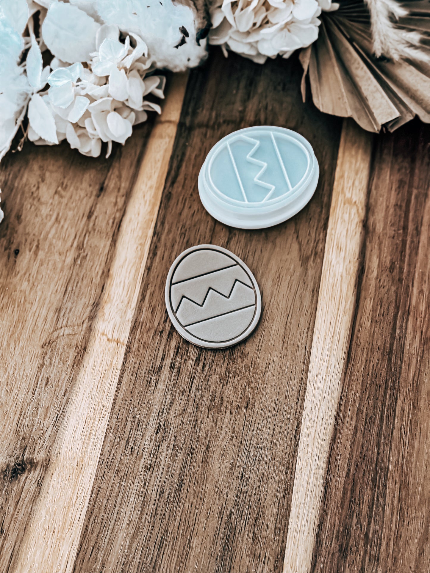 Mini Single Crack Egg - Cookie Stamp and Cutter - Ideal for Fondant & Sugar Cookies