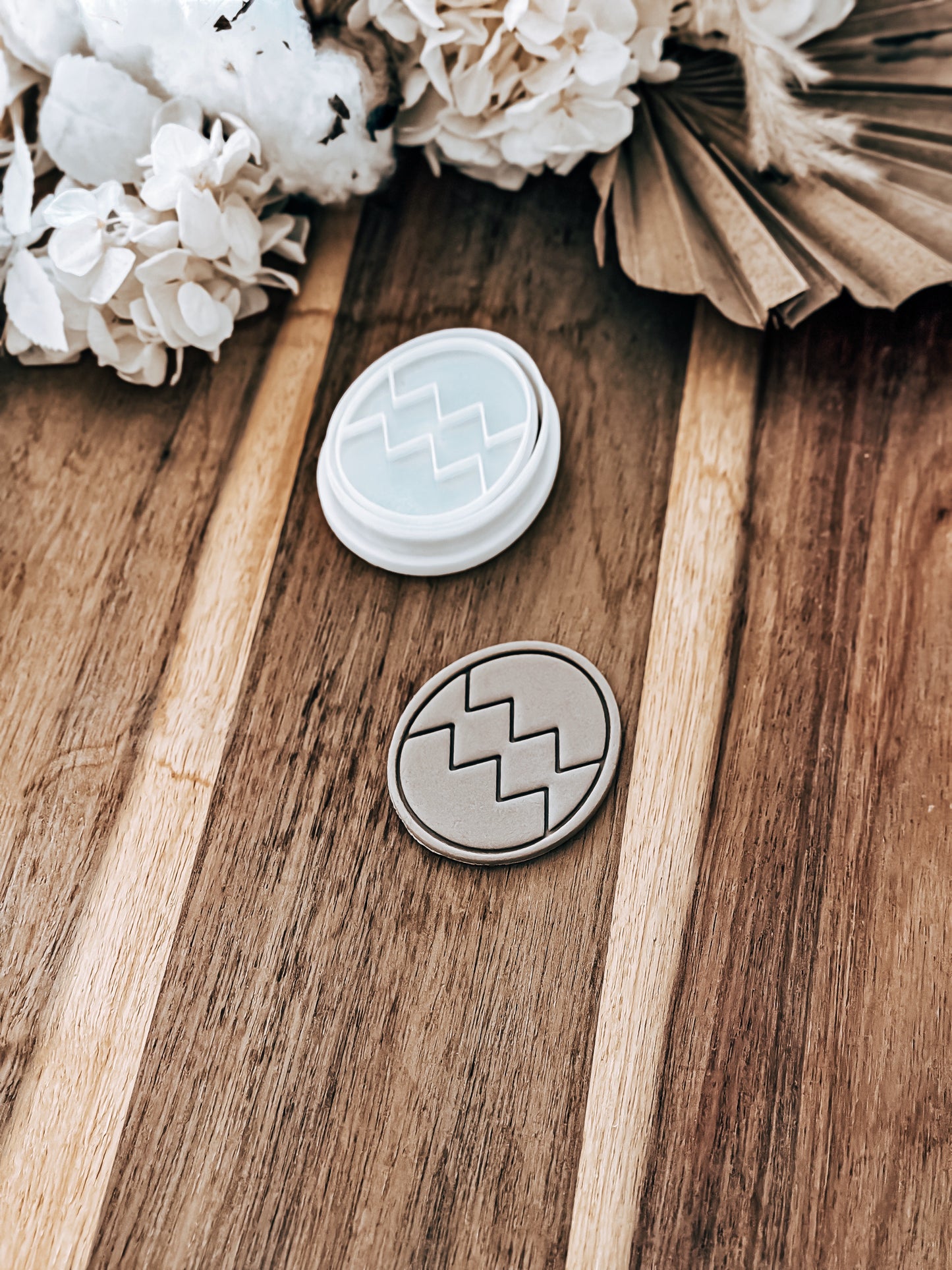 Mini Cracked Egg - Cookie Stamp and Cutter - Ideal for Fondant & Sugar Cookies