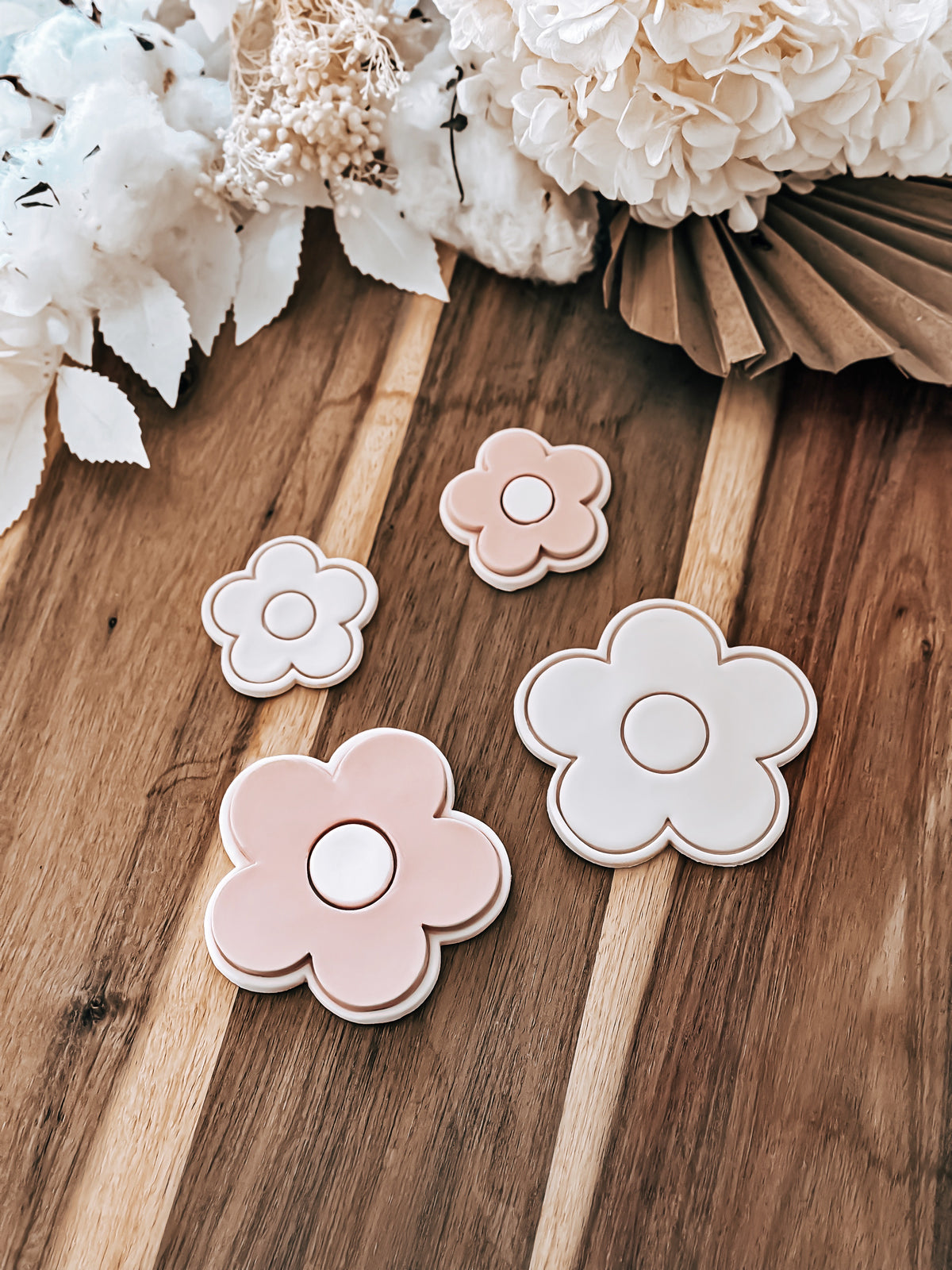 Mini Simple Daisy design stamped in fondant, view 5