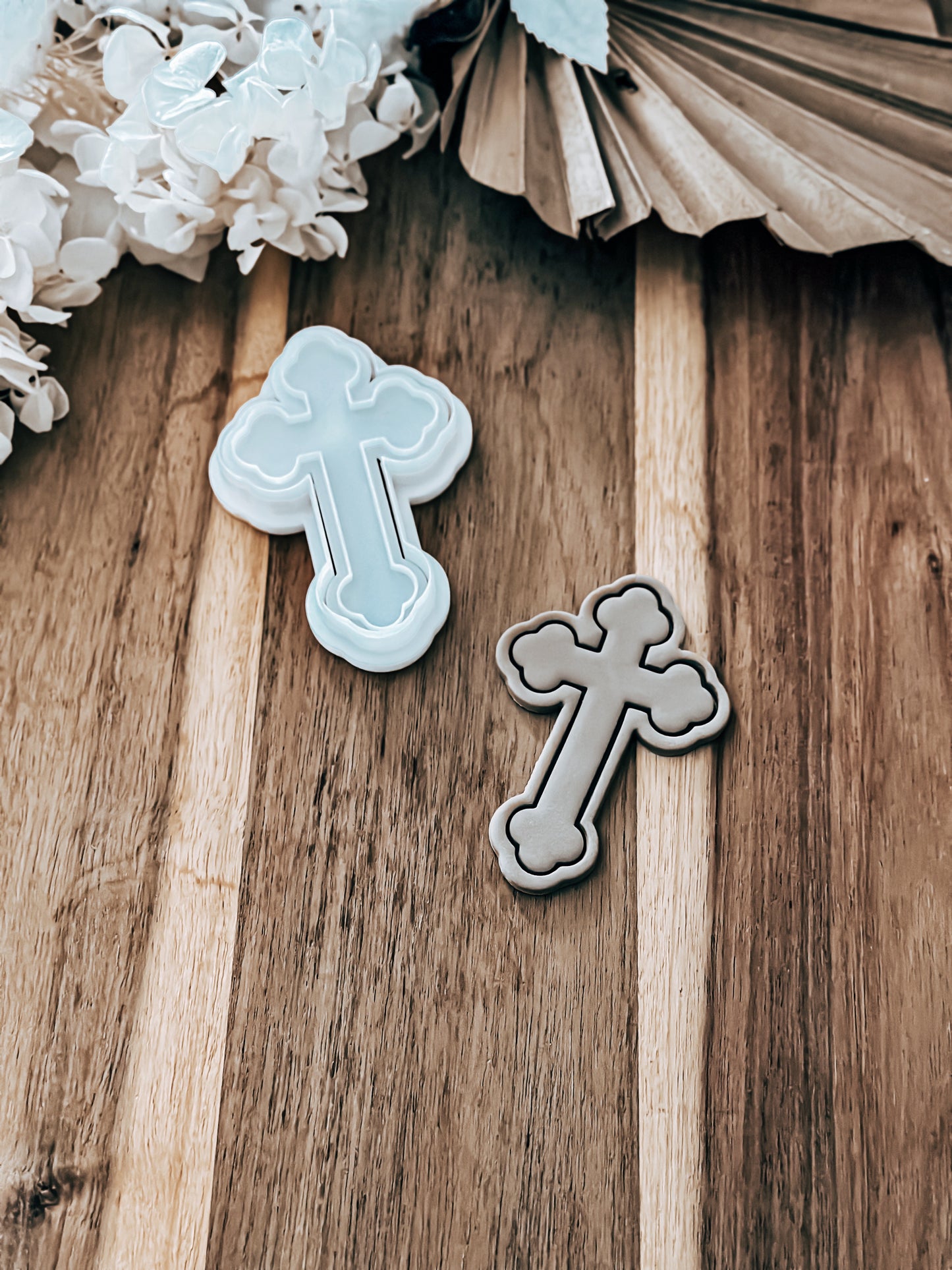 Curved Cross Stamp and Cutter - Ideal for Fondant & Sugar Cookies