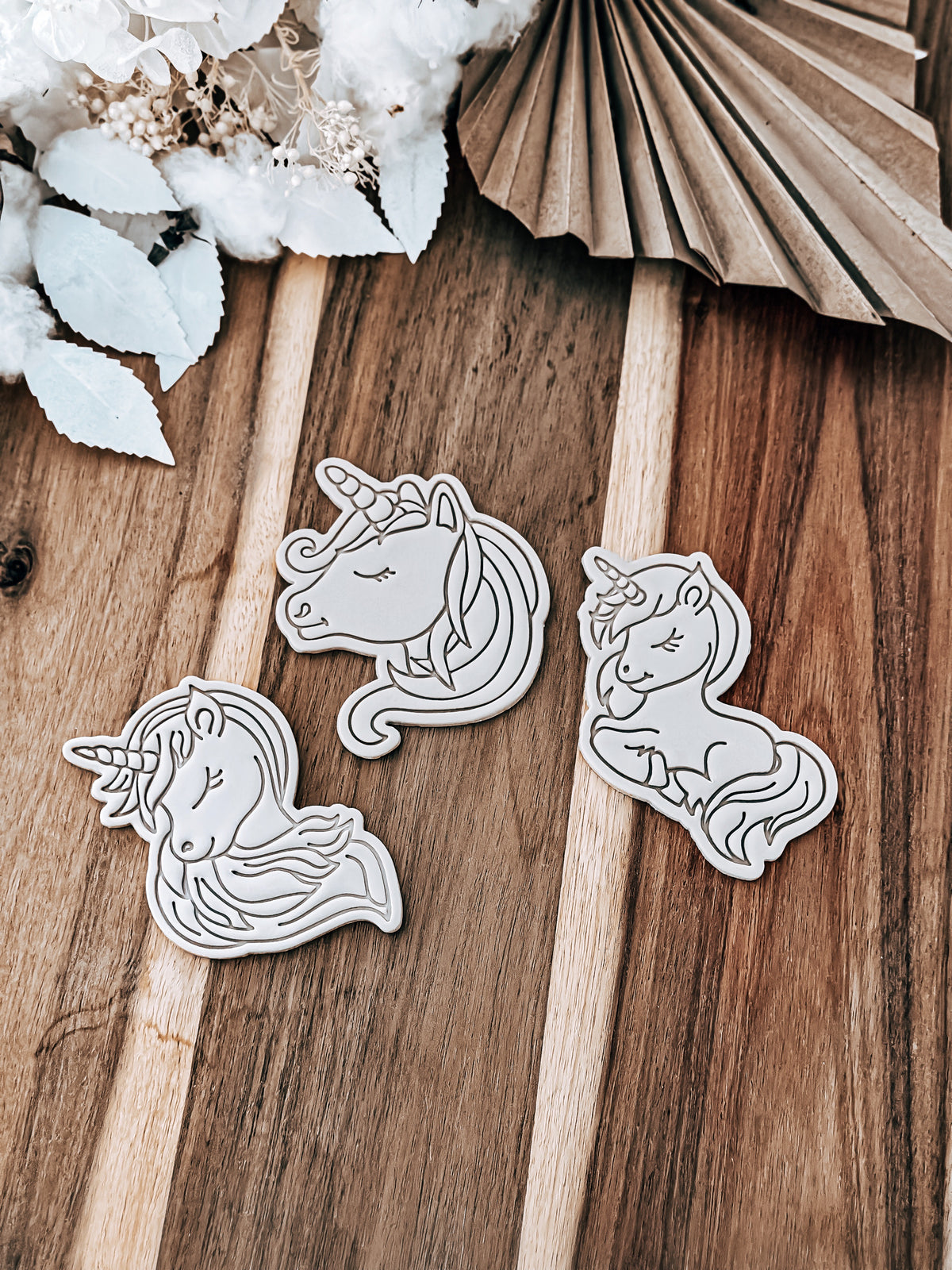 Unicorn design stamped in fondant, view 5