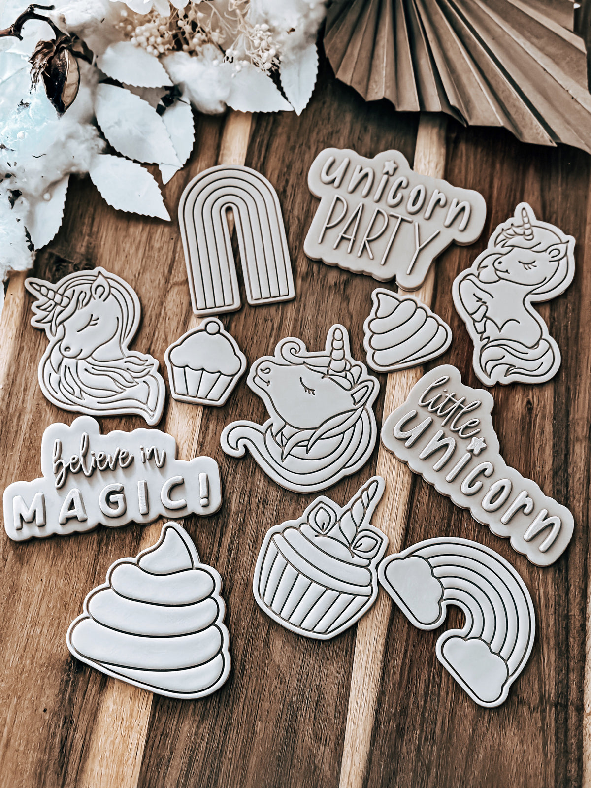 Unicorn design stamped in fondant, view 6