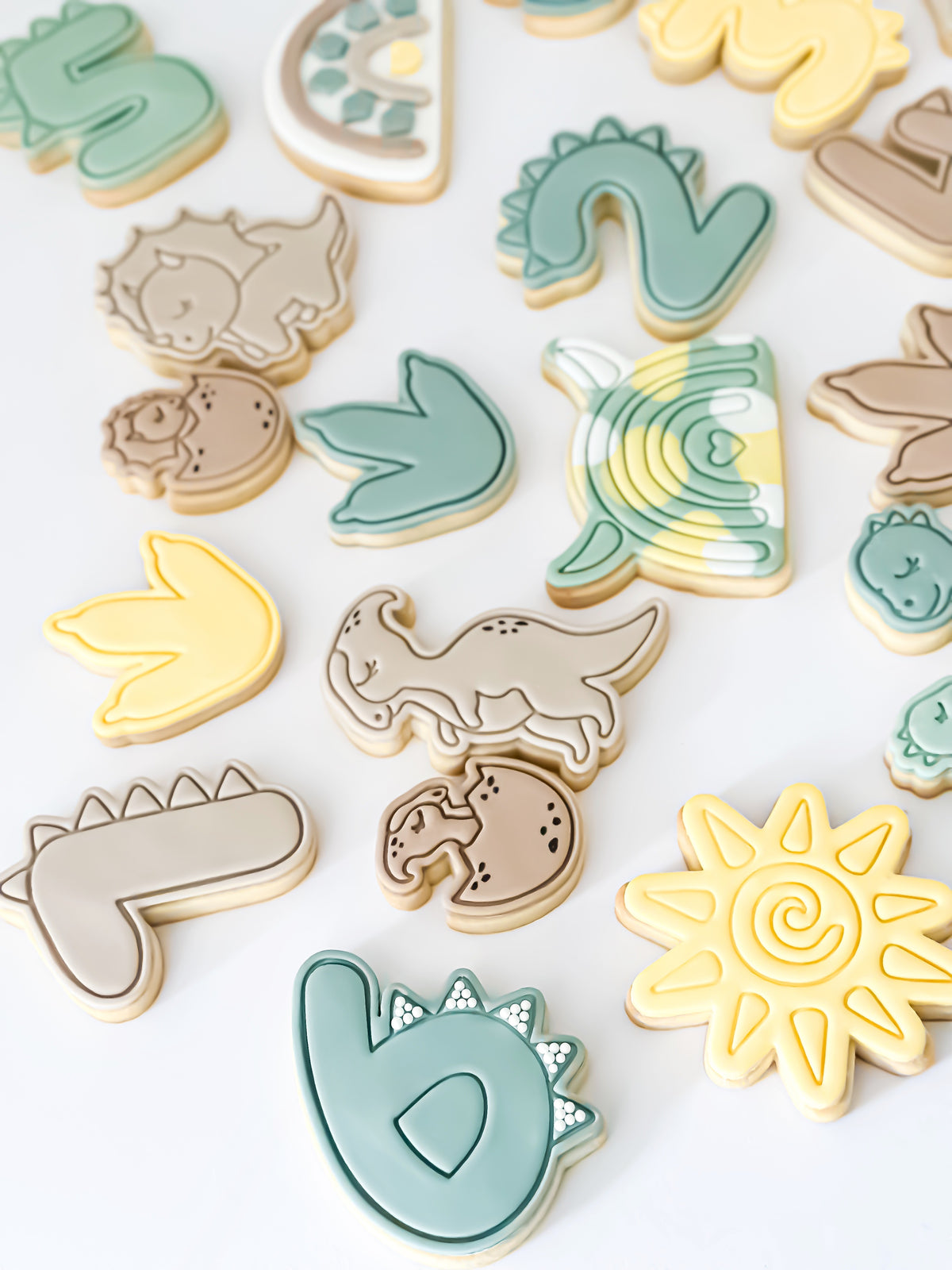 Mini Baby Dino (Roarr) Stamp & Cutter - Perfect for Fondant & Sugar Cookies