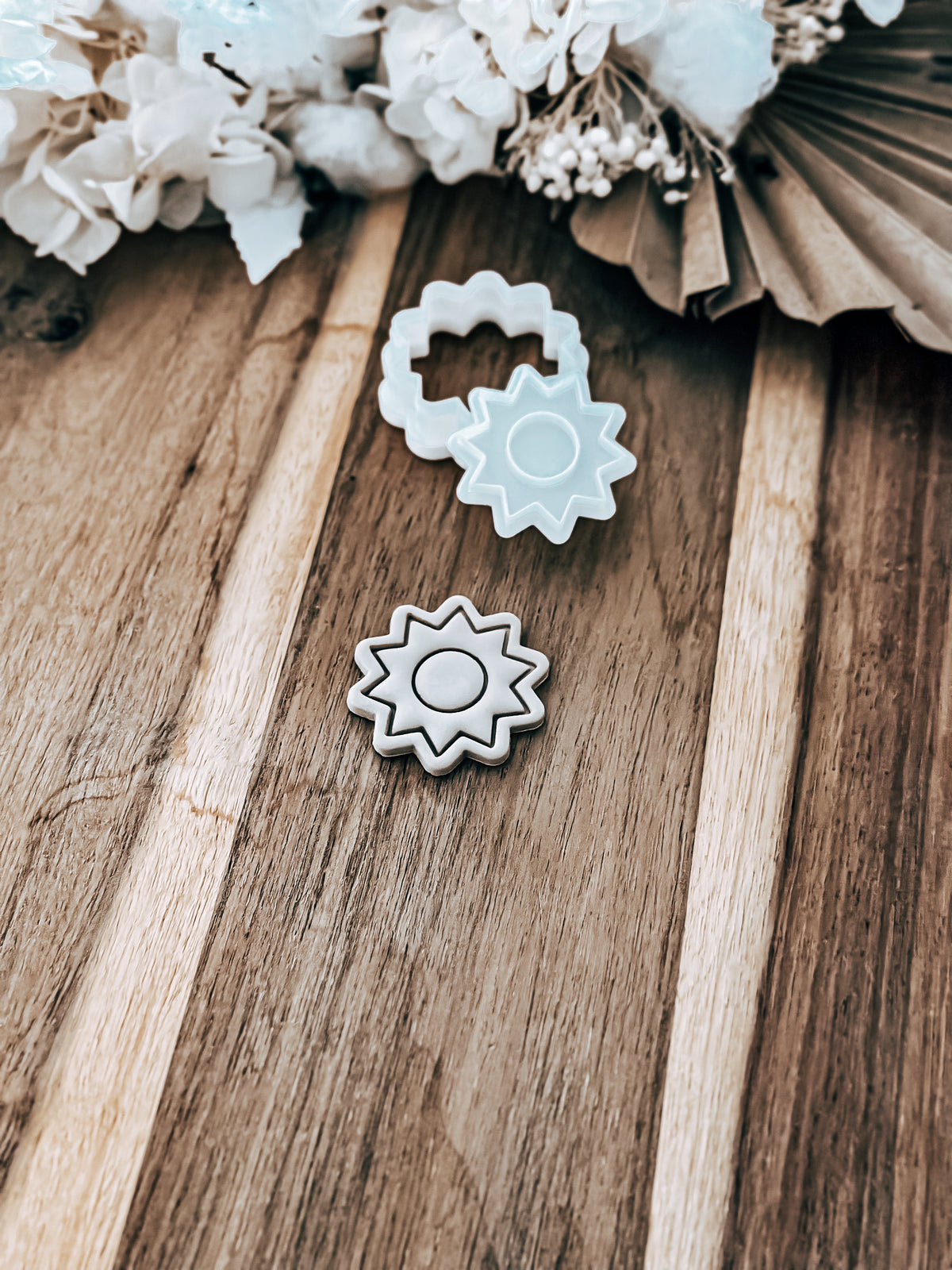 One of the Mini Summer Beach designs stamped in fondant, view 4
