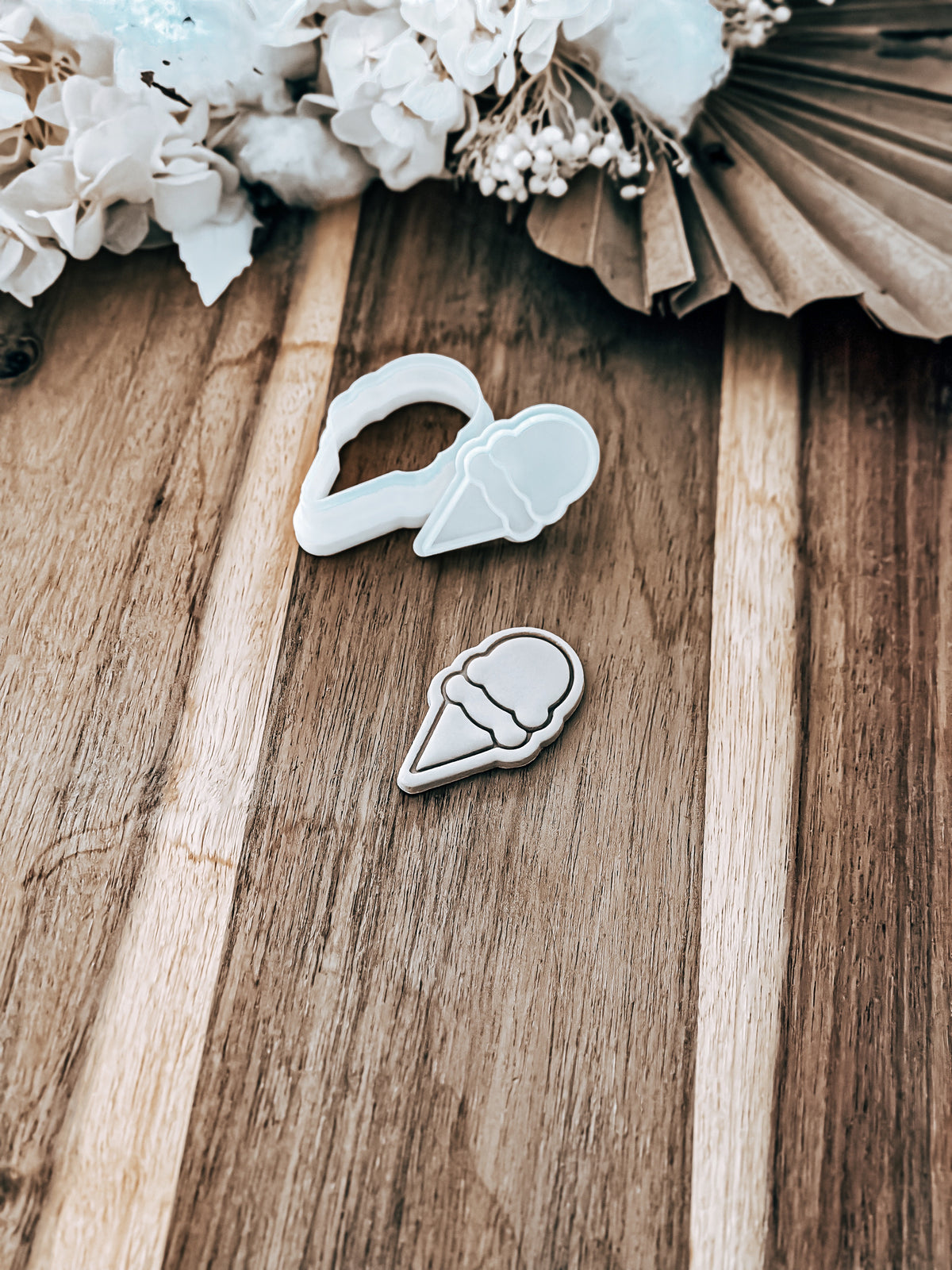 One of the Mini Summer Beach designs stamped in fondant, view 5