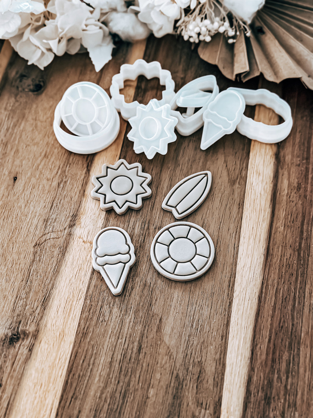 One of the Mini Summer Beach designs stamped in fondant, view 2