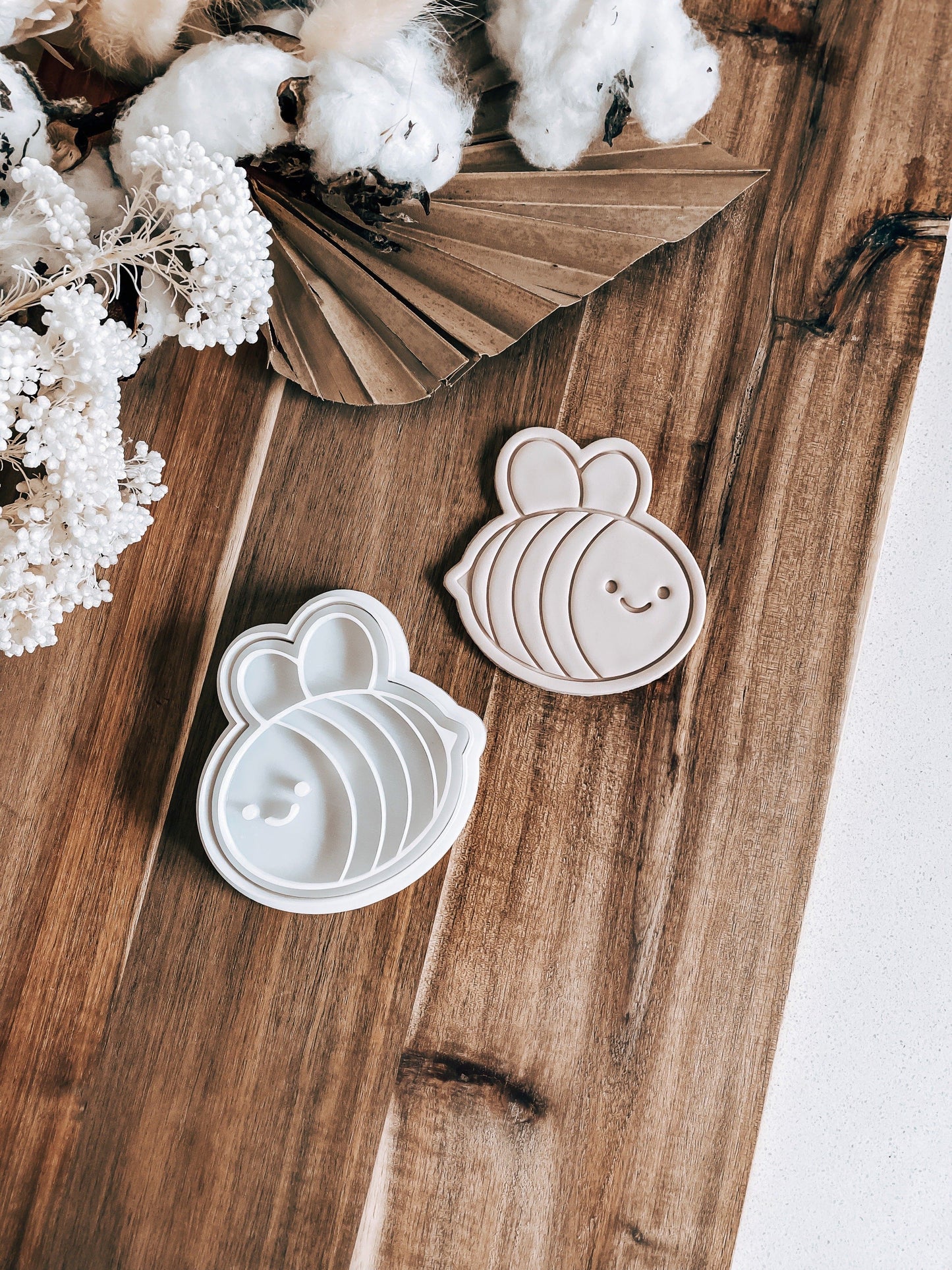 Bee - Cookie Stamp and Cutter - Ideal for Fondant & Sugar Cookies