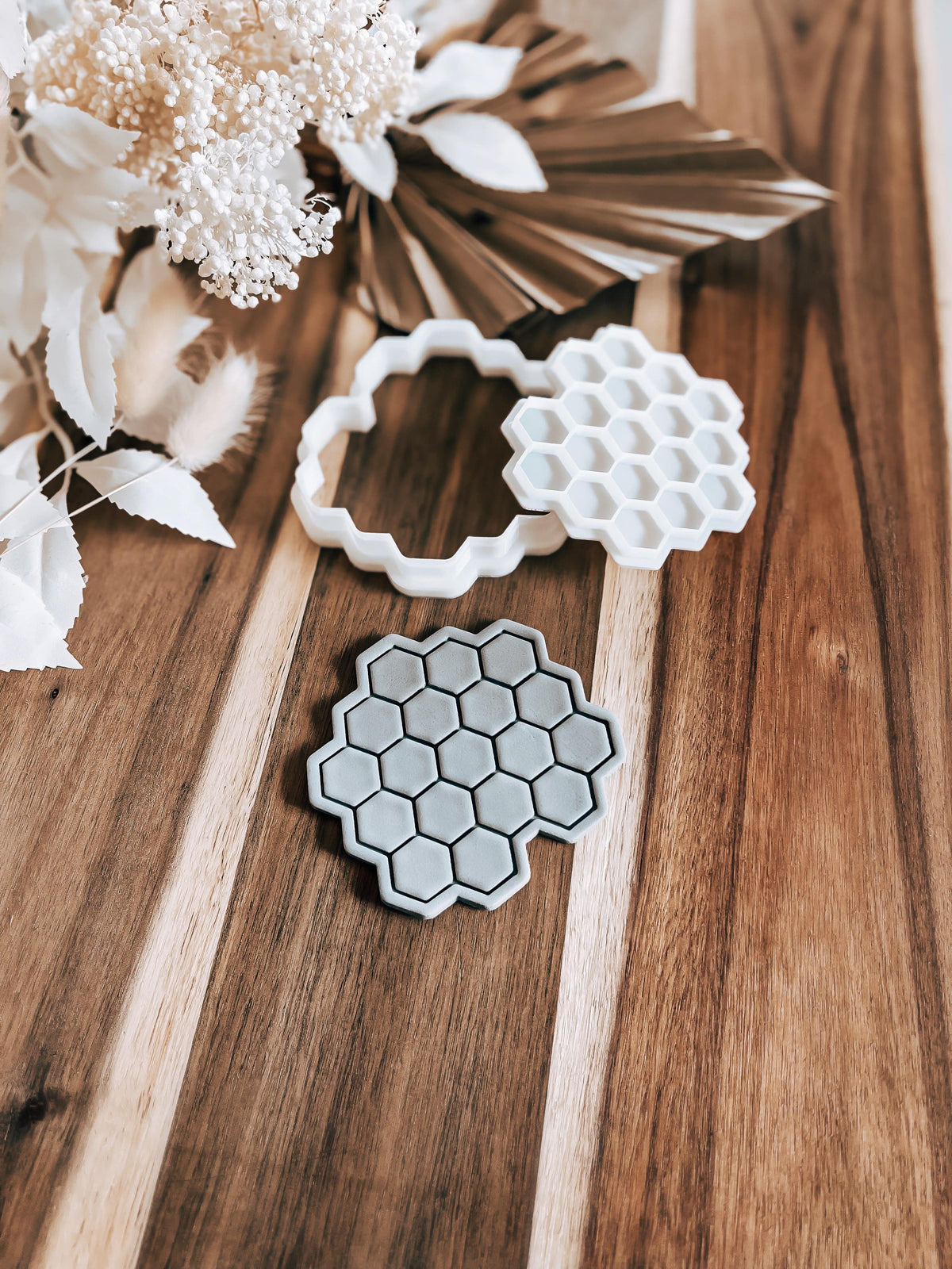 Honeycomb - Cookie Stamp and Cutter - Ideal for Fondant & Sugar Cookies