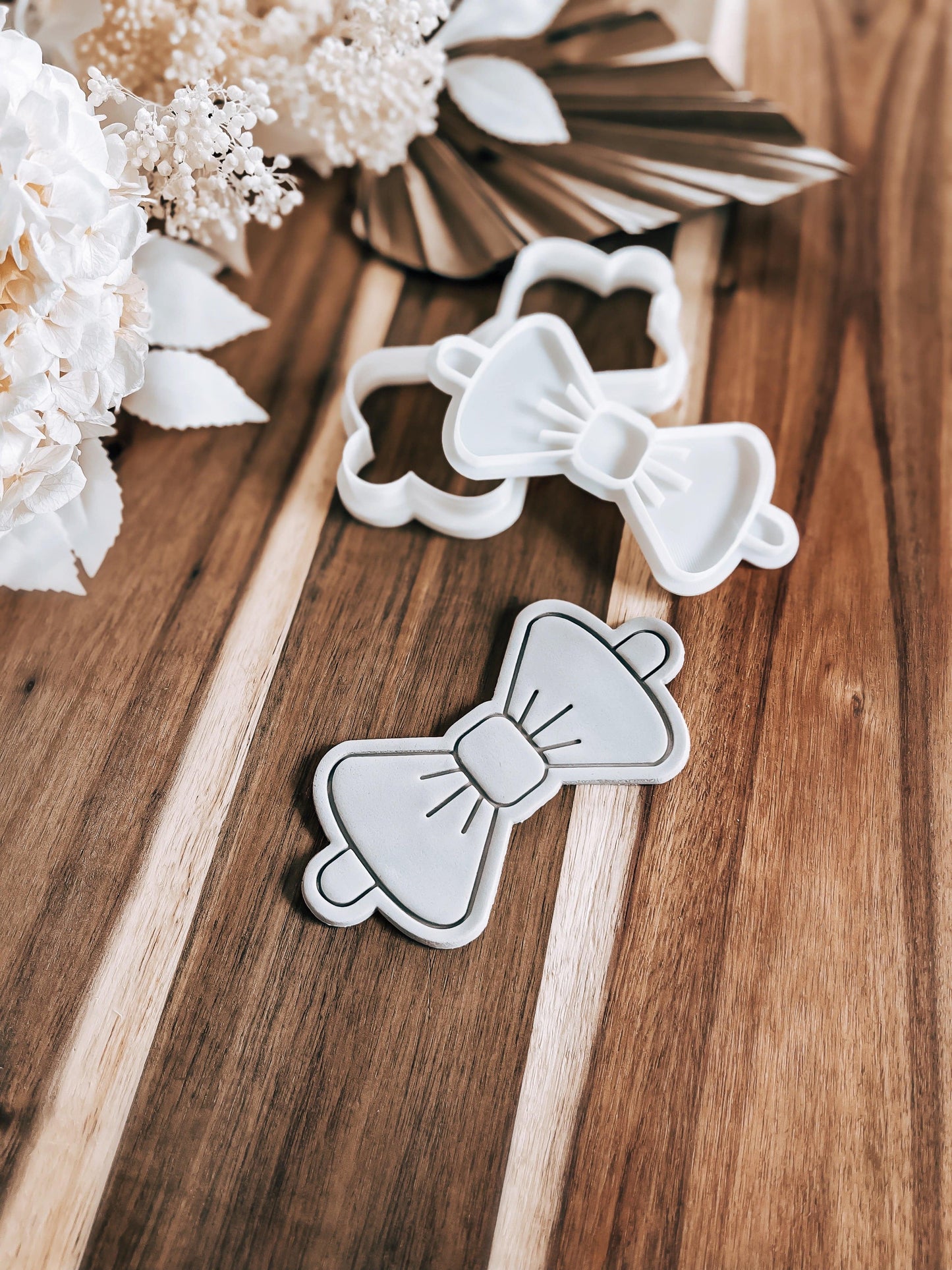 Bow Tie Stamp & Cutter - Perfect for Fondant & Sugar Cookies