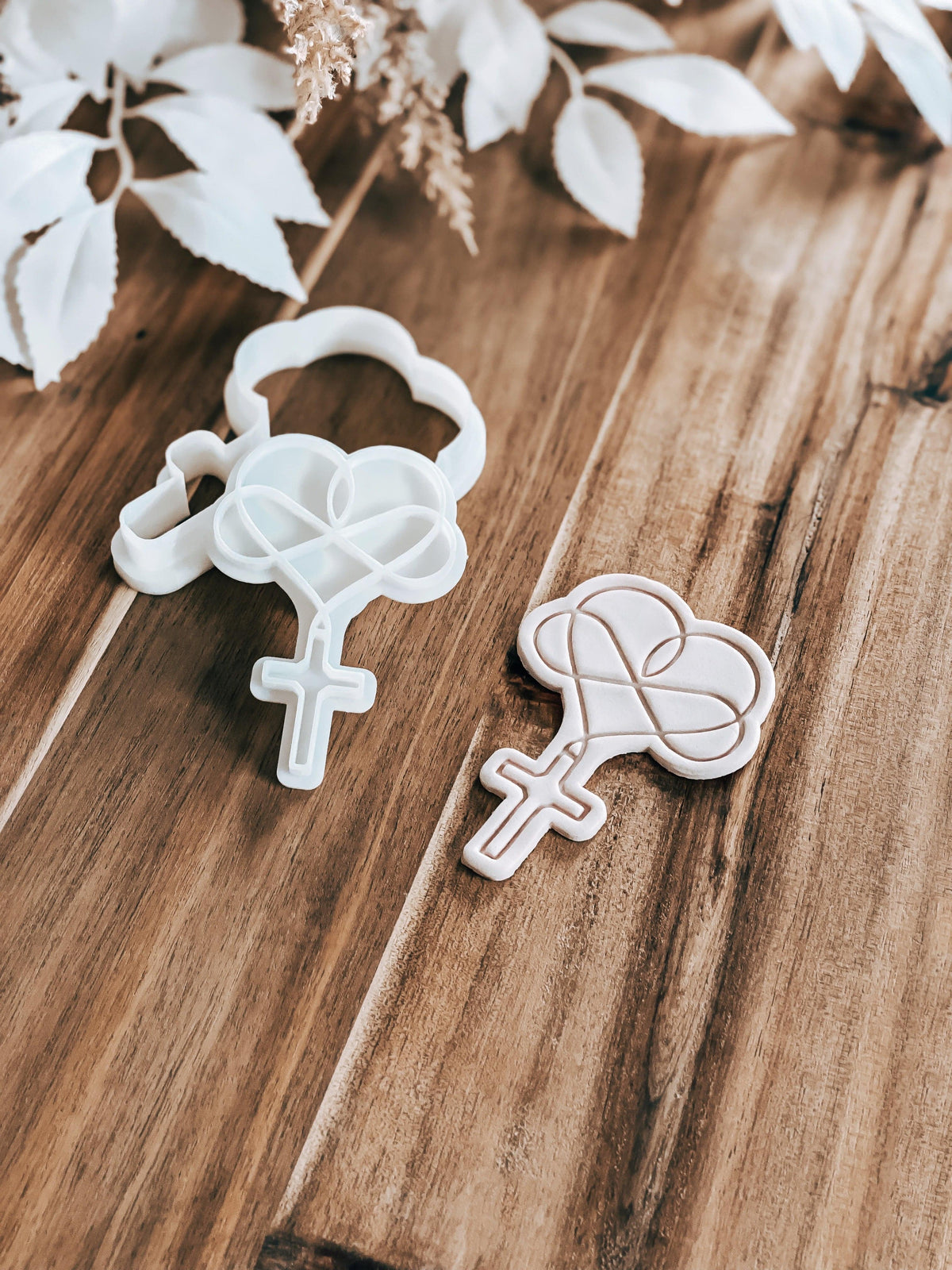 Heart Of God Stamp and Cutter – Perfect for Fondant, Sugar Cookies & Baking