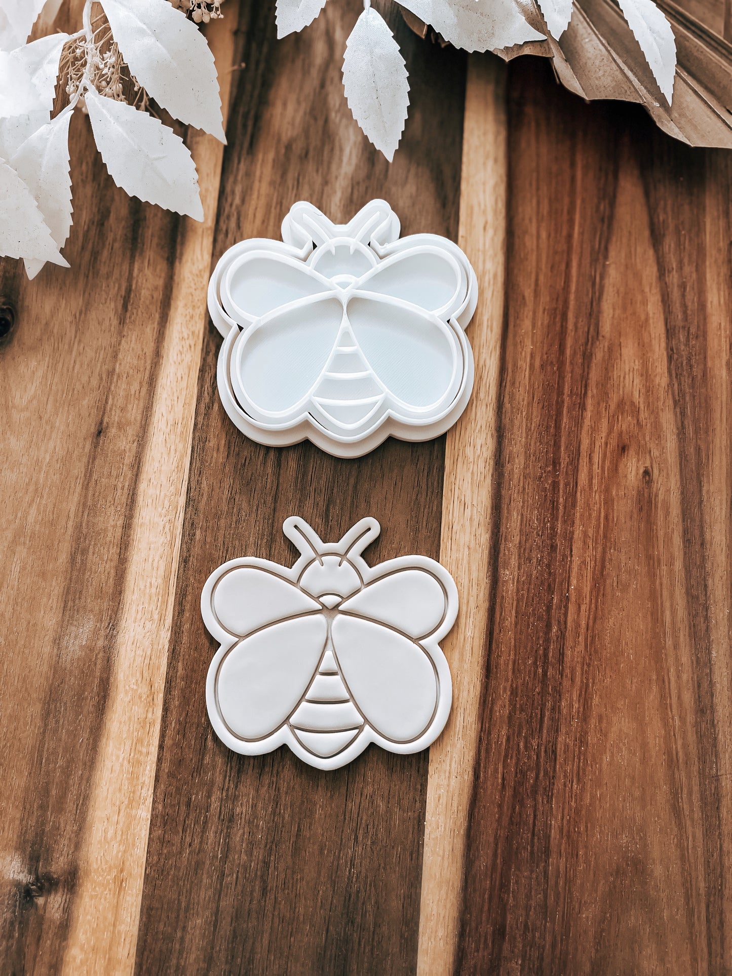 Simple Bee Stamp & Cutter - Perfect for Fondant & Sugar Cookies