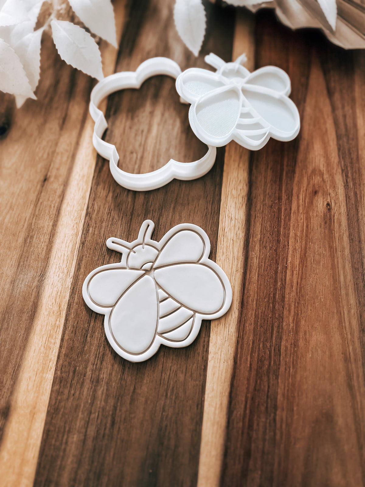 Simple Bee Stamp & Cutter - Perfect for Fondant & Sugar Cookies