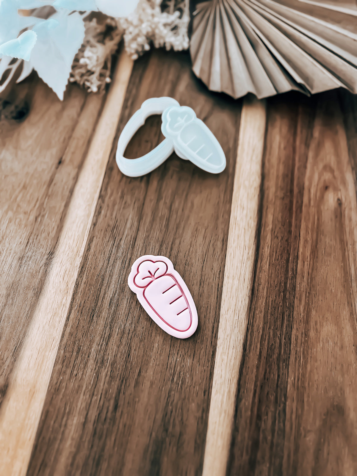 Mini Carrot - Cookie Stamp & Cutter - Ideal for Fondant & Sugar Cookies