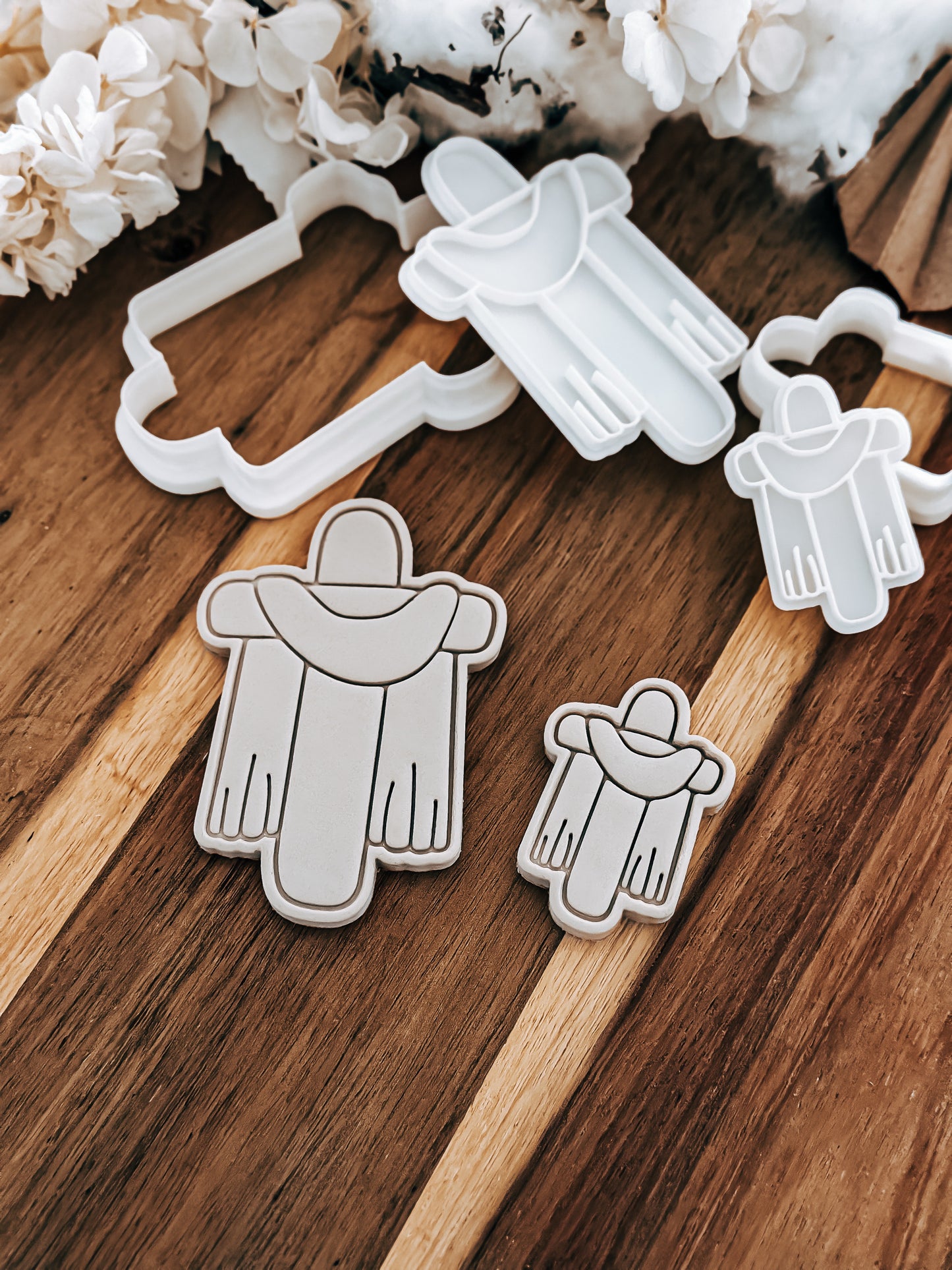 Draped Grace Cross - Cookie Stamp and Cutter - Ideal for Fondant & Sugar Cookies