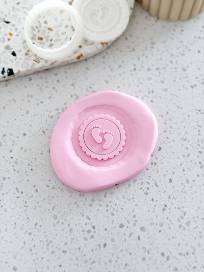Mini Baby Feet (Scalloped) – Cookie Stamp & Cutter