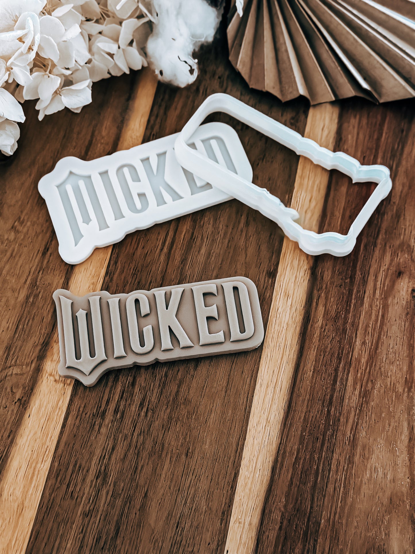 Wicked Script (Wicked) - Cookie Stamp and Cutter - Ideal for Fondant & Sugar Cookies