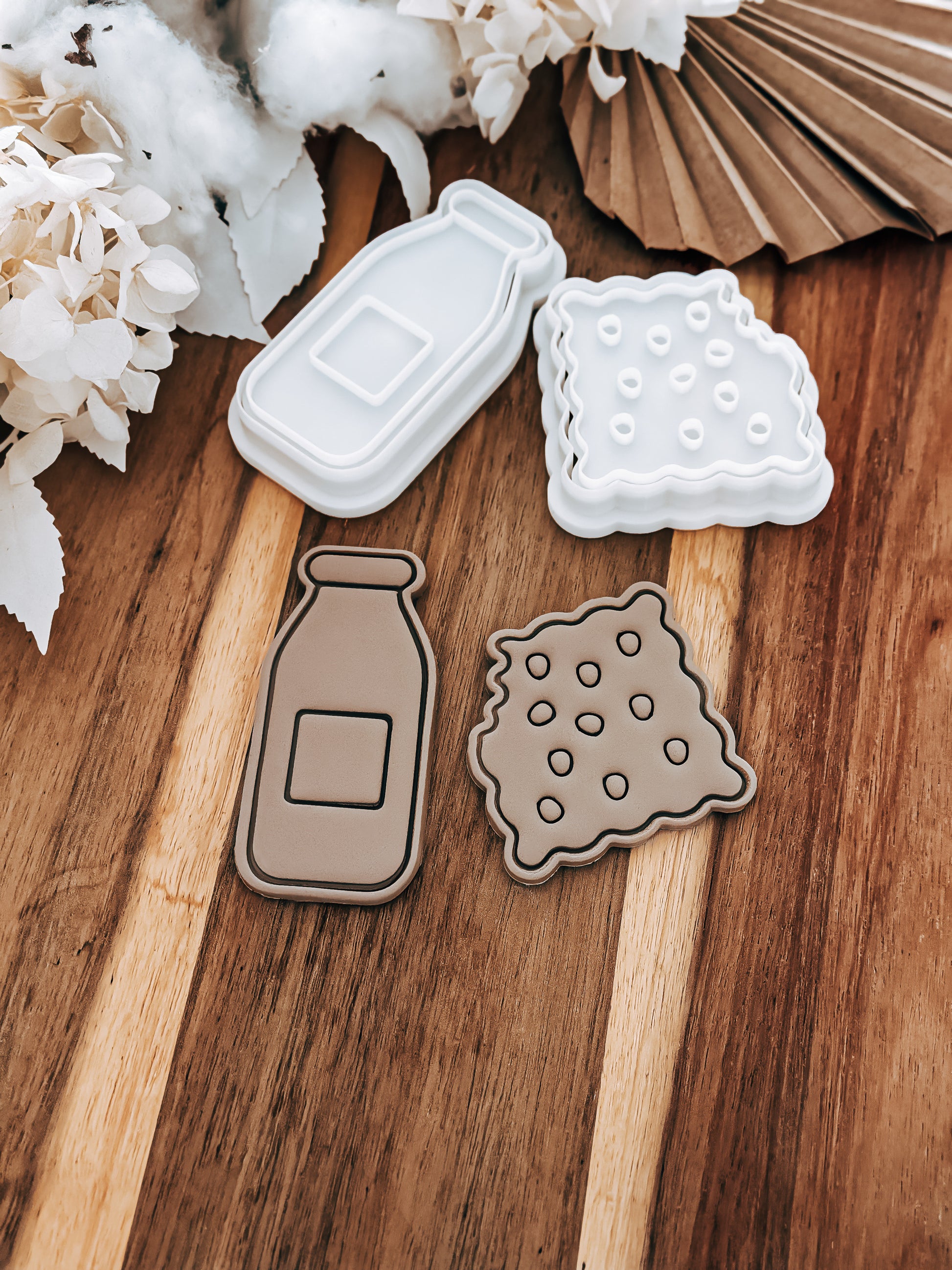 Milk & Cookie Set - Cookie Stamp and Cutter - Ideal for Fondant & Sugar Cookies