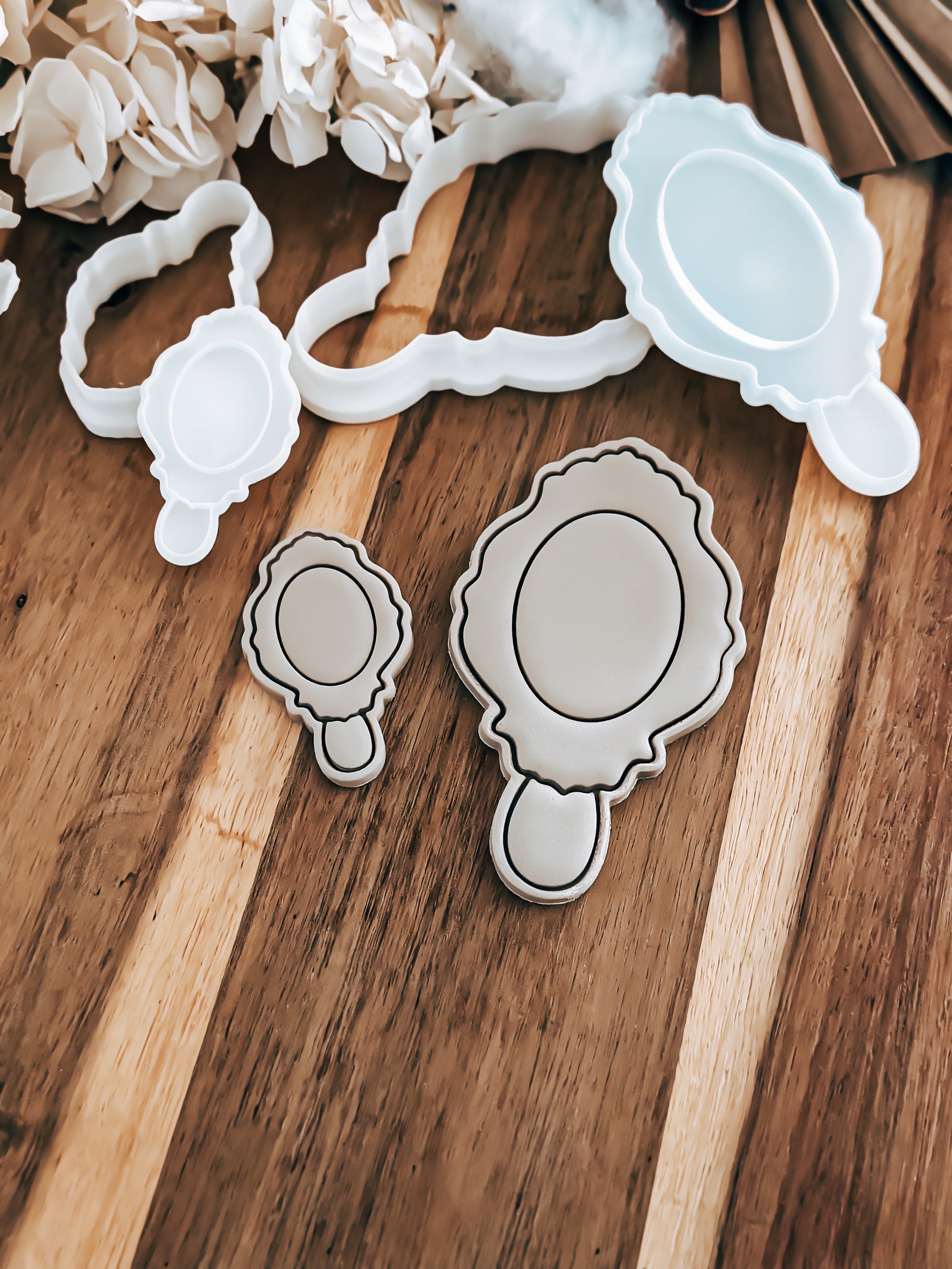 Hand Mirror (Dreamhouse) - Cookie Stamp and Cutter - Fondant & Sugar Cookies