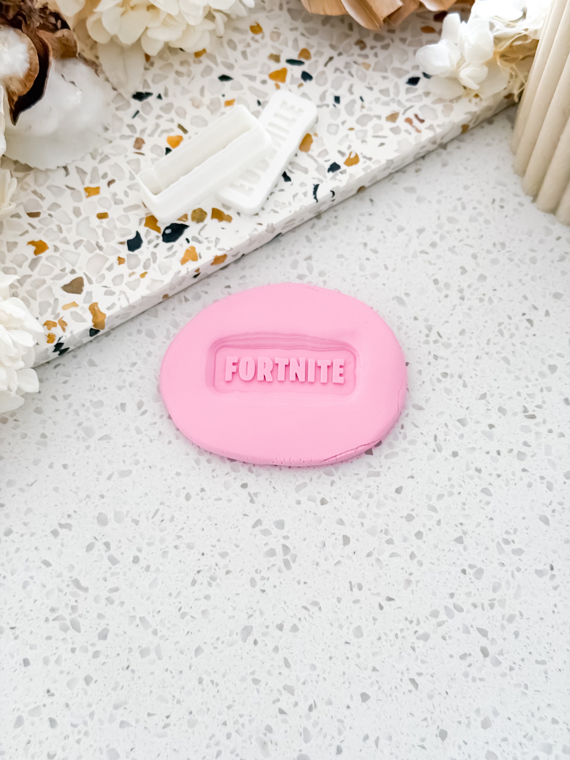 Mini Battle Royale Script Stamp & Cutter - Perfect for Fondant & Sugar Cookies