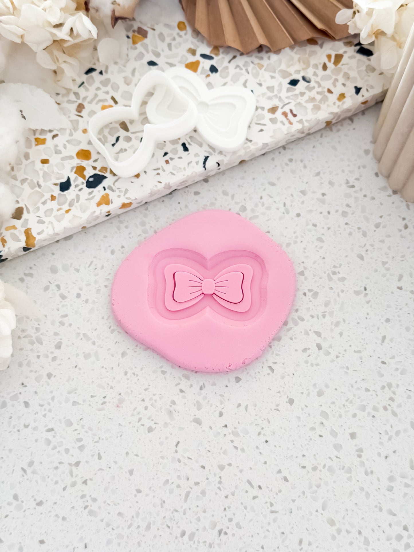 Mini Classic Bow (Wiggle Theme) Stamp & Cutter - Perfect for Fondant & Sugar Cookies