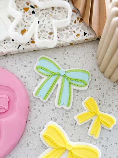 Mini Scalloped Ribbon Bow Stamp & Cutter - Perfect for Fondant & Sugar Cookies