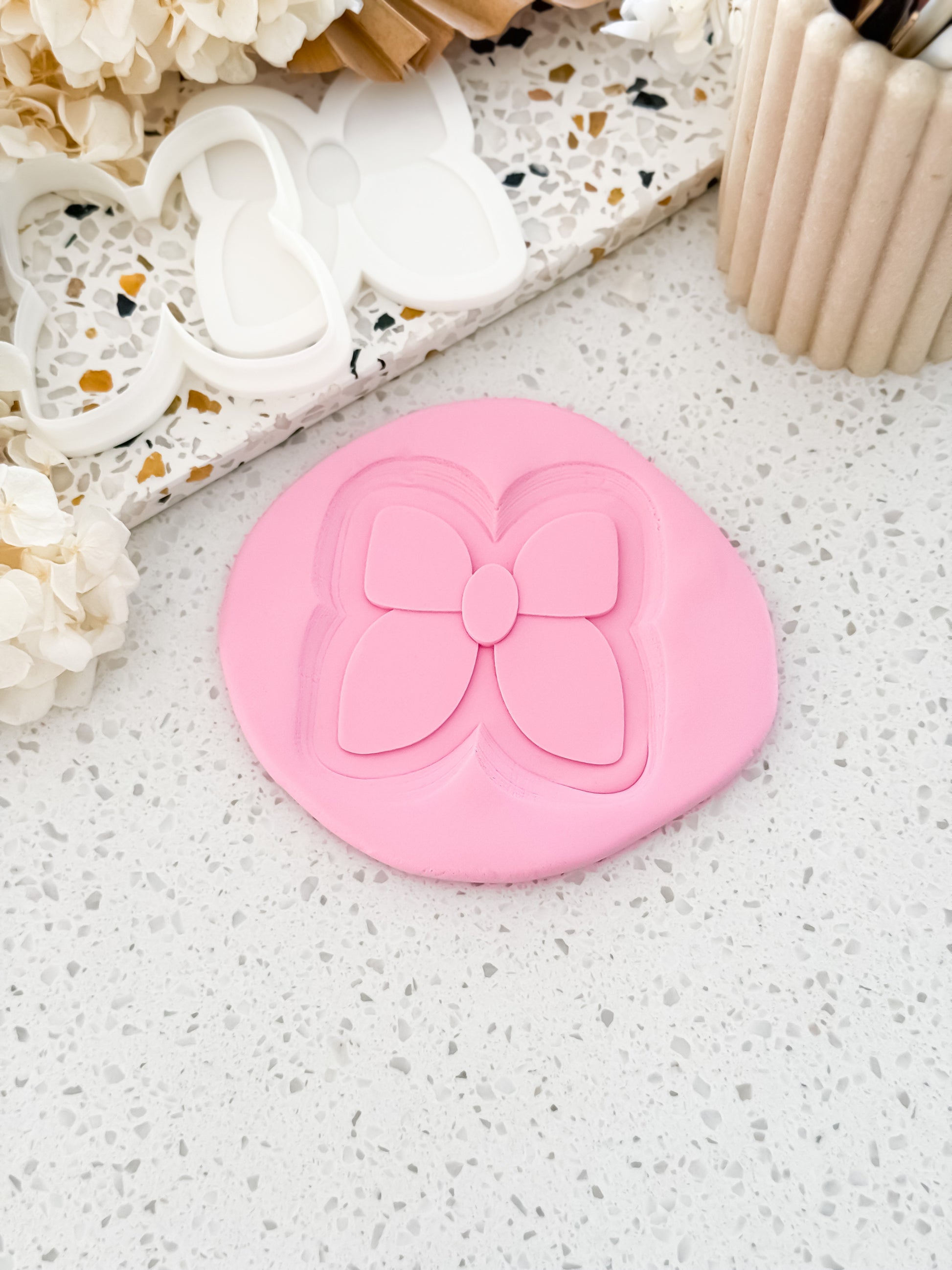 Rounded Classic Bow Stamp & Cutter - Perfect for Fondant & Sugar Cookies