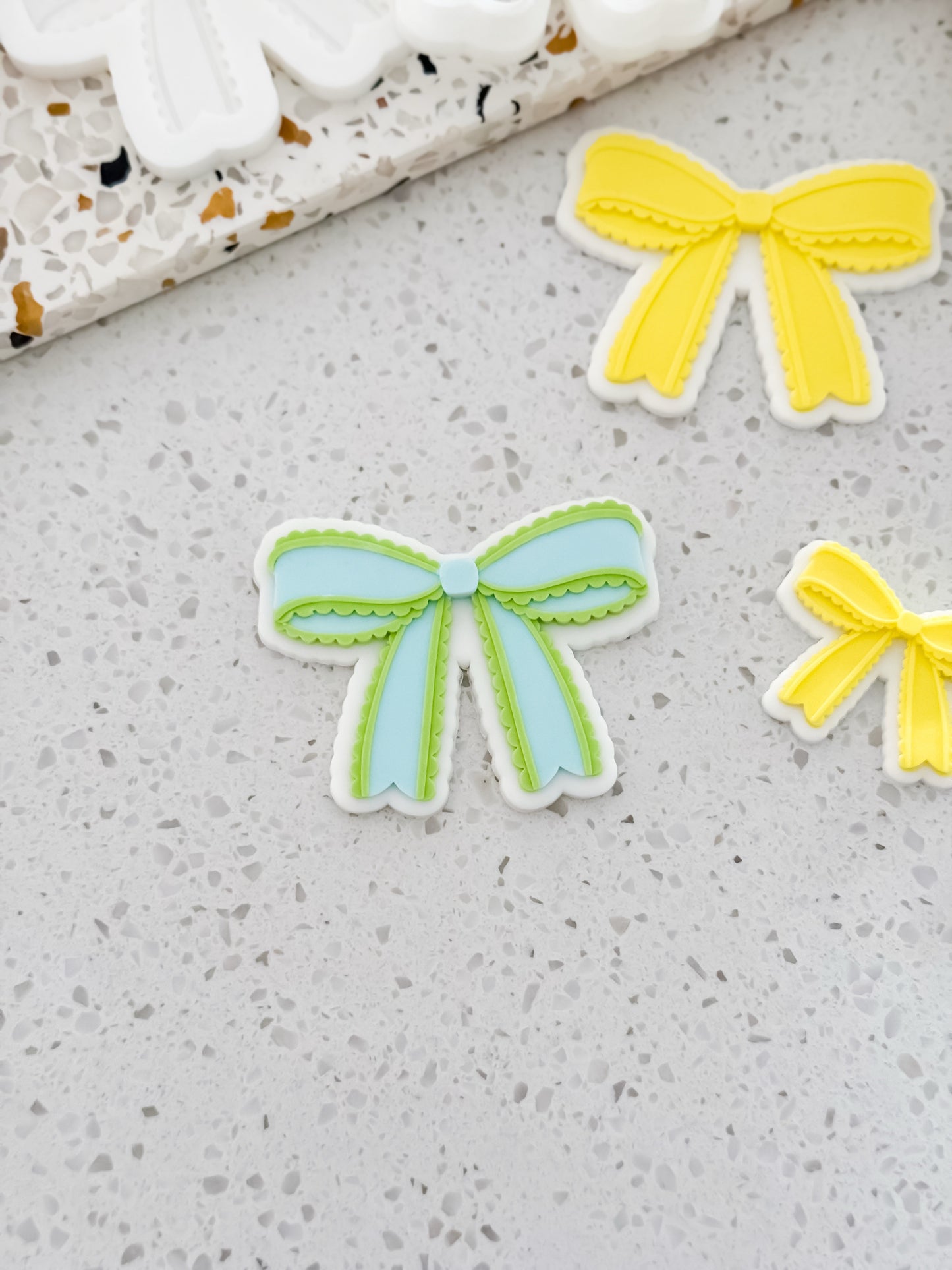 Scalloped Ribbon Bow Stamp & Cutter - Perfect for Fondant & Sugar Cookies