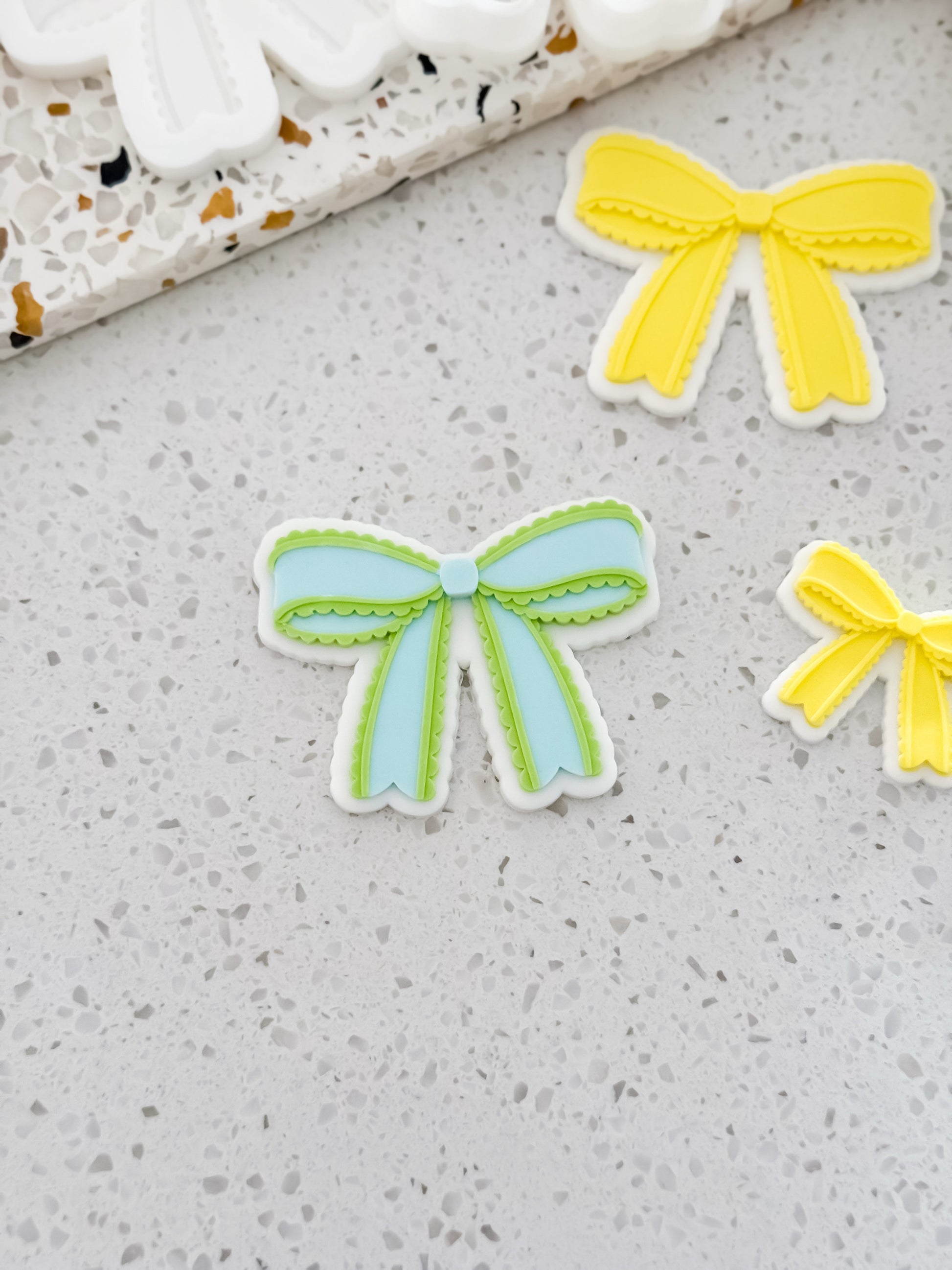 Scalloped Ribbon Bow Stamp & Cutter - Perfect for Fondant & Sugar Cookies