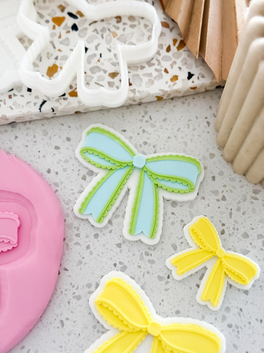 Scalloped Ribbon Bow Stamp & Cutter - Perfect for Fondant & Sugar Cookies